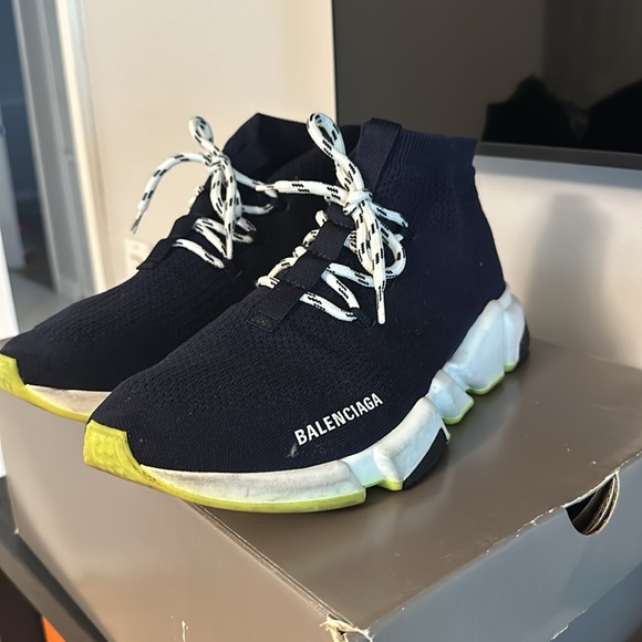 Balenciaga men’s lace up - Picture 2 of 2